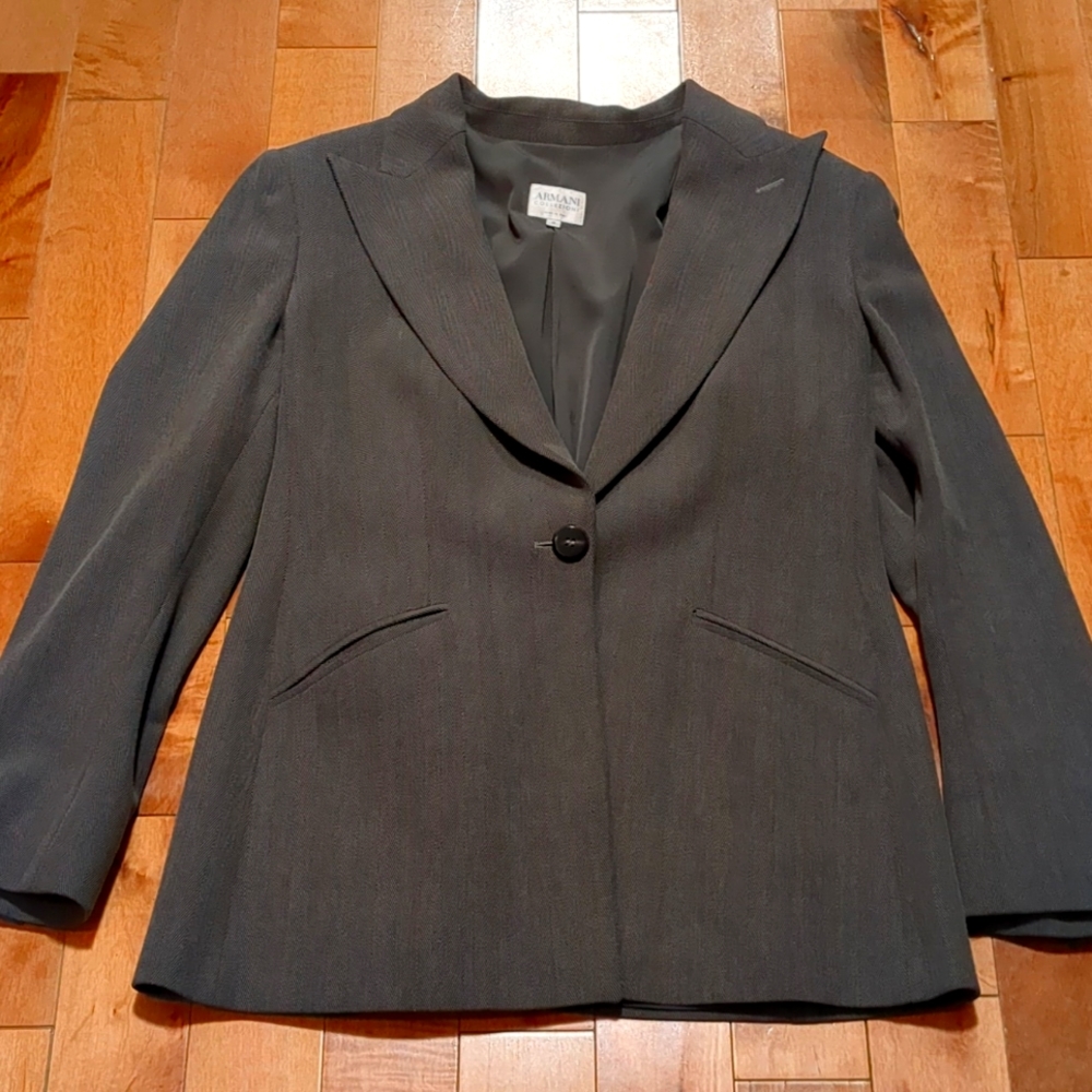 Armani collezioni jacket. Vintage. New condition. 💯 Authentic
